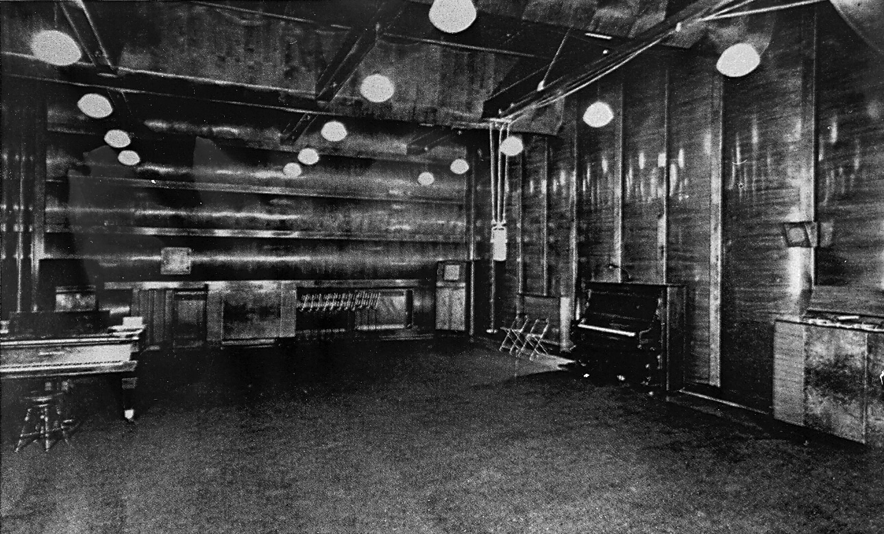 Victor Studio 1942